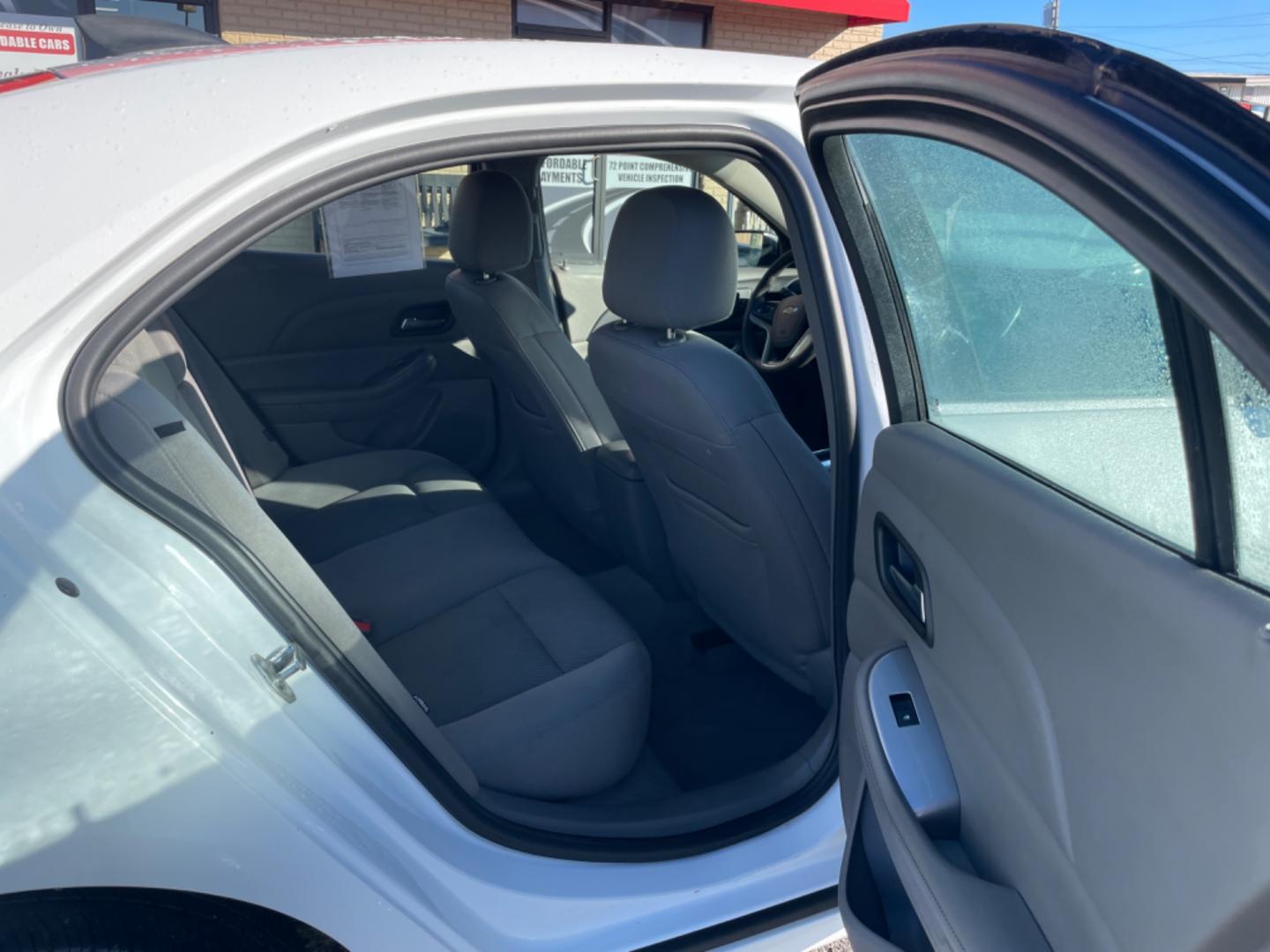 2016 White Chevrolet Malibu Limited (1G11B5SA1GF) with an 4-Cyl, 2.5 Liter engine, Auto, 6-Spd w/OD and Man Md transmission, located at 8008 Warden Rd, Sherwood, AR, 72120, (501) 801-6100, 34.830078, -92.186684 - Photo#9